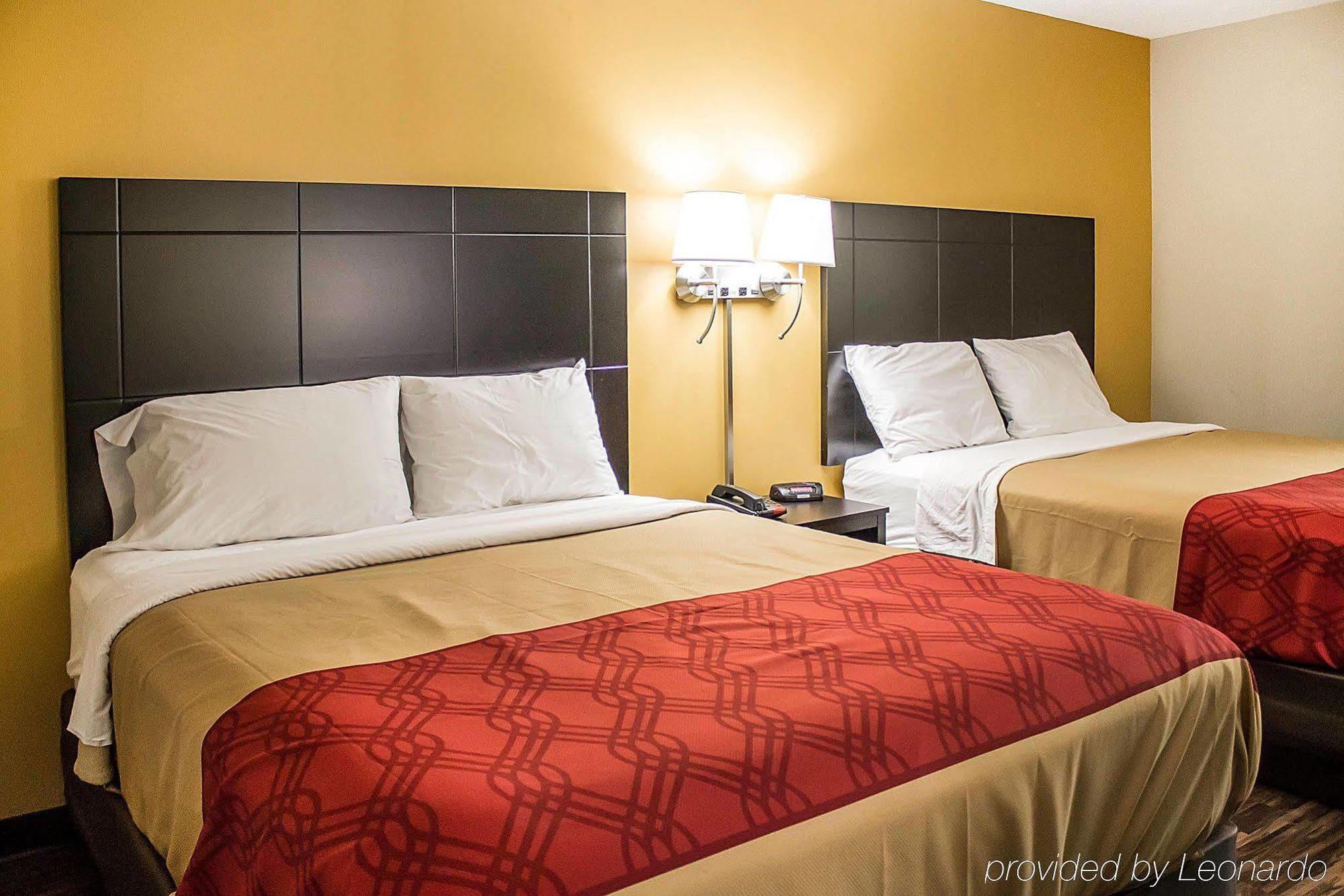 Econo Hotel 2*